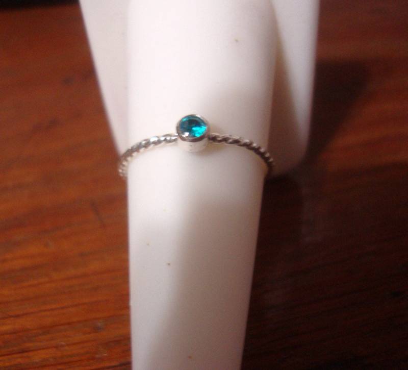 Natürlicher Apatit Ring in Neon Blau Von Bitty Baby - 3mm Set Stack Oder Solitaire Wird Ihrer Größe Angefertigt von ApacheMoon