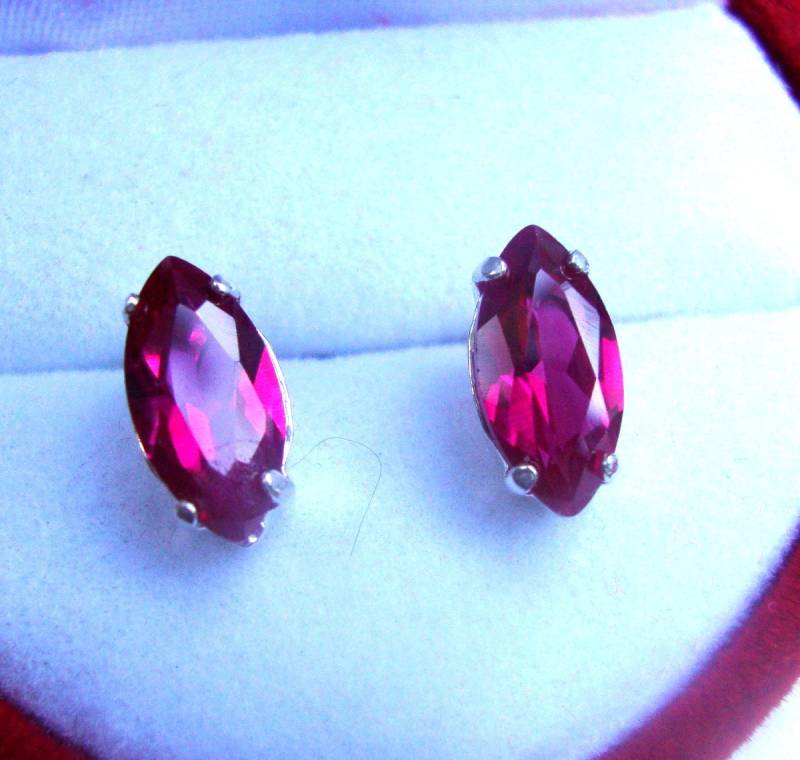 Ohrringe Roter Rubin Marquise Ohrstecker - Umweltfreundliches Sterlingsilber Aus Recycelten Quellen-Usa- 10 X 5 Mm von ApacheMoon