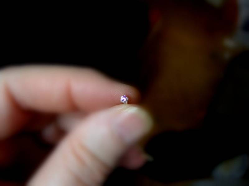 Paar Ohrringe Winzige Moissanit, 6 Zacken, 2 Mm Beiträge Ohrstecker - Umweltfreundliches Sterling Silber Aus Recycelten Quellen Weißer April von ApacheMoon