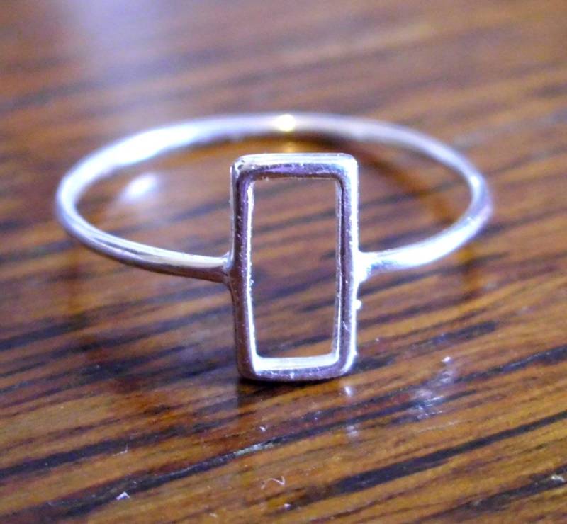 Rechteck Ring - Massives Sterlingsilber Ist Umweltfreundlich Aus Einer Recycelten Quelle Minimaler Dünner Midi Benutzerdefinierte Größe Vertrauen von ApacheMoon