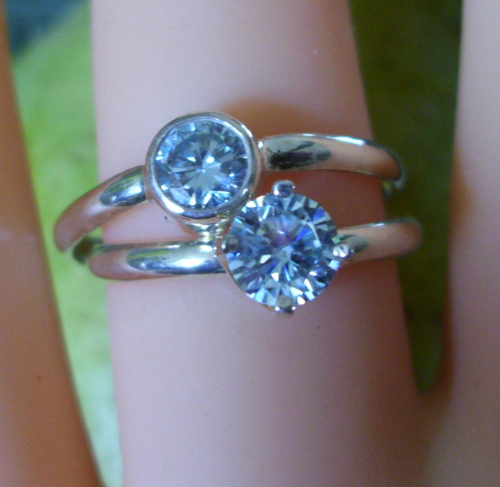 Ring - Blau Moissanit in Sterling Silber Oder Gold, 5 Mm Zacke Tube Set Made Usa By Me 14G Hr One Man Made Diamond Engagement von ApacheMoon