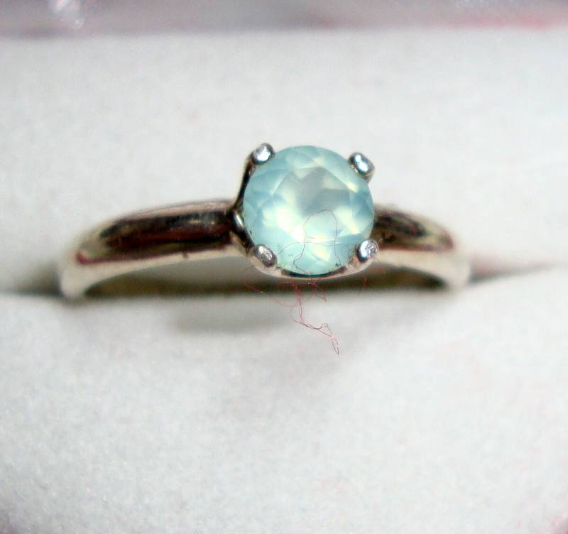 Ring Blauer Chalcedon Feen Im Nebel .6Ct Krappe Eingefasst in Umweltfreundlich Recyceltes Sterlingsilber, Natürlicher Edelstein von ApacheMoon
