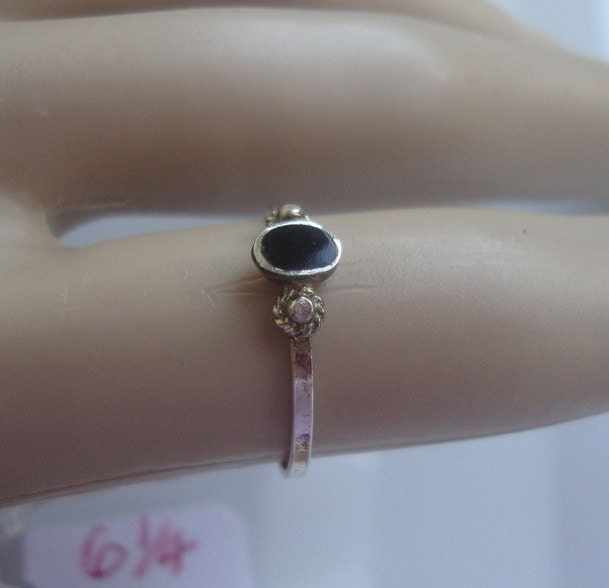 Ring Midi - Kleines Oval Aus Schwarzem Onyx Mit Schicker, in Sterlingsilber Umweltfreundlich Gearbeiteter Fassung Versandfertig Größe 5 Oder 6.25 von ApacheMoon