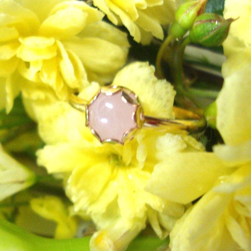 Ring Rosa Rosenquarz Romantisch Umweltfreundlich Recyceltes Sterling Silber Oder 14K Gold Filled - Wunschgröße Handgemacht in Femininer Blumen von ApacheMoon