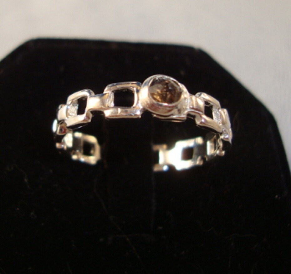 Ring Smokey Linky Slinky - Recycelter 925 Sterling Silber November Geburtsstein Größe 10 von ApacheMoon