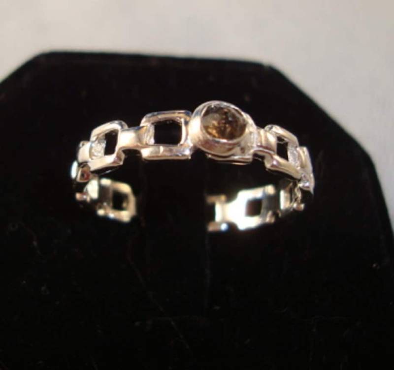 Ring Smokey Linky Slinky - Recycelter 925 Sterling Silber November Geburtsstein Größe 10 von ApacheMoon