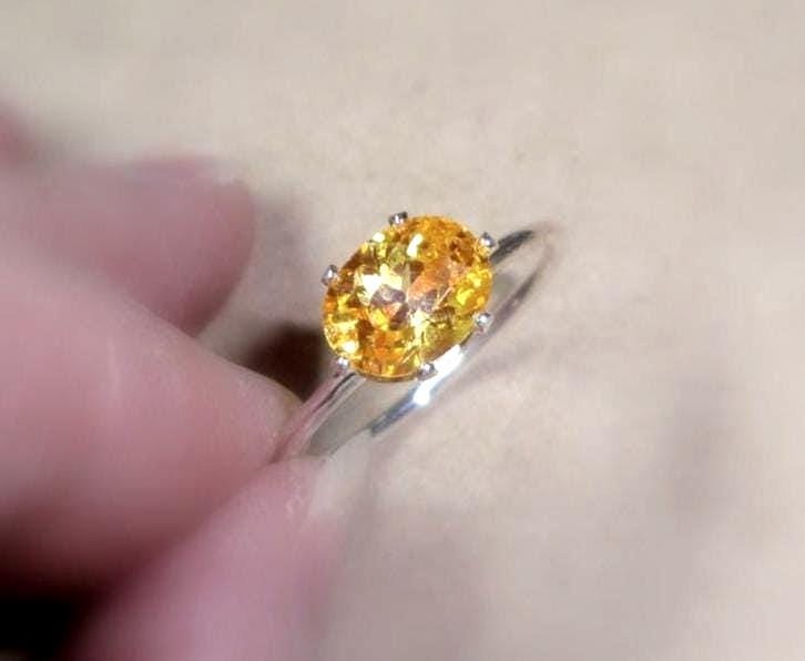 Ring - Summer Yellow Cz Oval 8 X 6 Mm Umweltfreundliches Sterlingsilber Recycelte Quellen & Künstlicher Kanarienvogel Stein- Smth16G Custom Made in von ApacheMoon