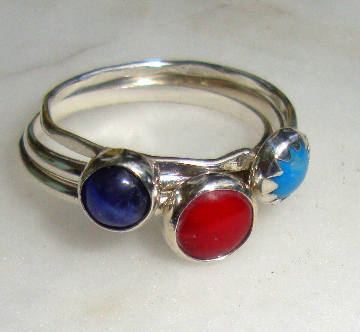 Ringe Set Rote Koralle, Sodalith, Türkis - 5 6 Mm in Sterling Silber Aus Recycelten Quellen Umweltfreundlich Custom Made Ihrer Größe Ringe Set Rote Koralle, Sodalith, Türkis - 5 6 Mm in Sterling Silber Aus Recycelten Quellen Umweltfreundlich Custom Made Ihrer Größe von ApacheMoon