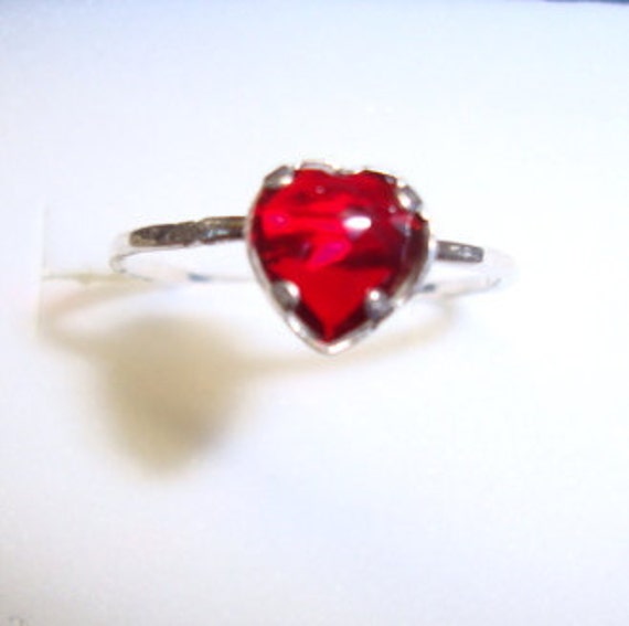 Roter Herz Ring -In Wiederverwertetem/Recyceltem Sterlingsilber - Individualisiert Roter Herz Ring -In Wiederverwertetem/Recyceltem Sterlingsilber - Individualisiert von ApacheMoon