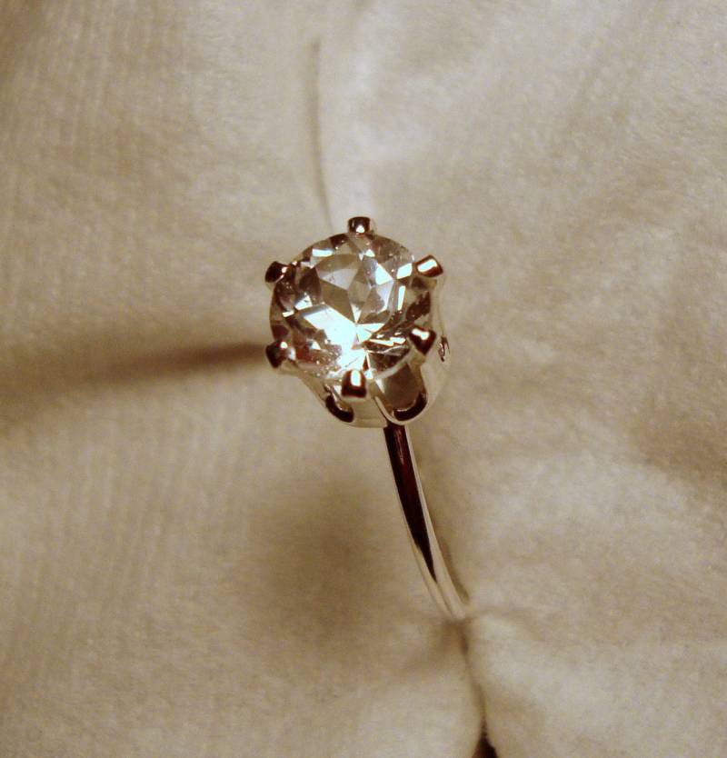 Weißer Topas Ring 1/4 Ct 14 Karat Massives Gelbgold - Ethisch, Umweltfreundlich -Engagement Solitaire Oder Stacker -April - Vvs -Custom Handmade Usa von ApacheMoon