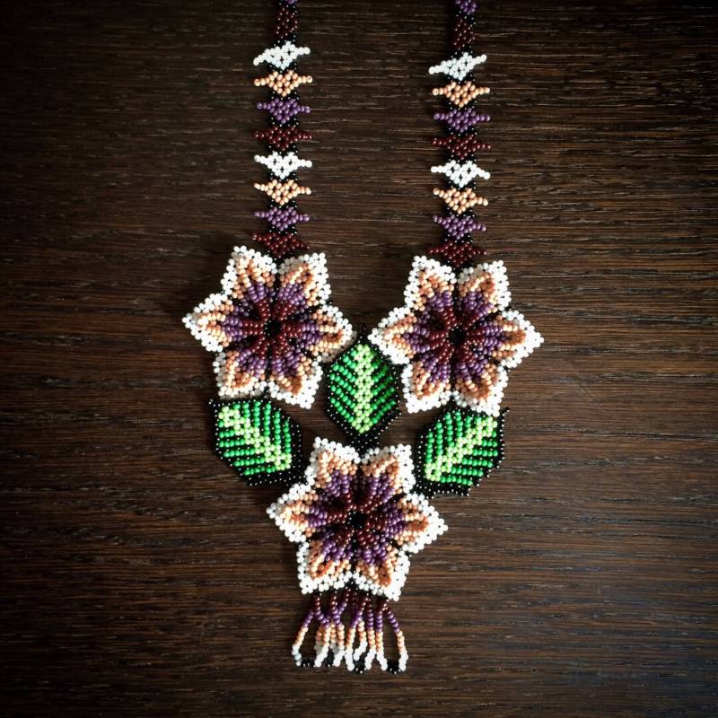 Huichol Perlen Blumen Halskette Huichol Perlen Blumen Halskette von ApapachosJewellery