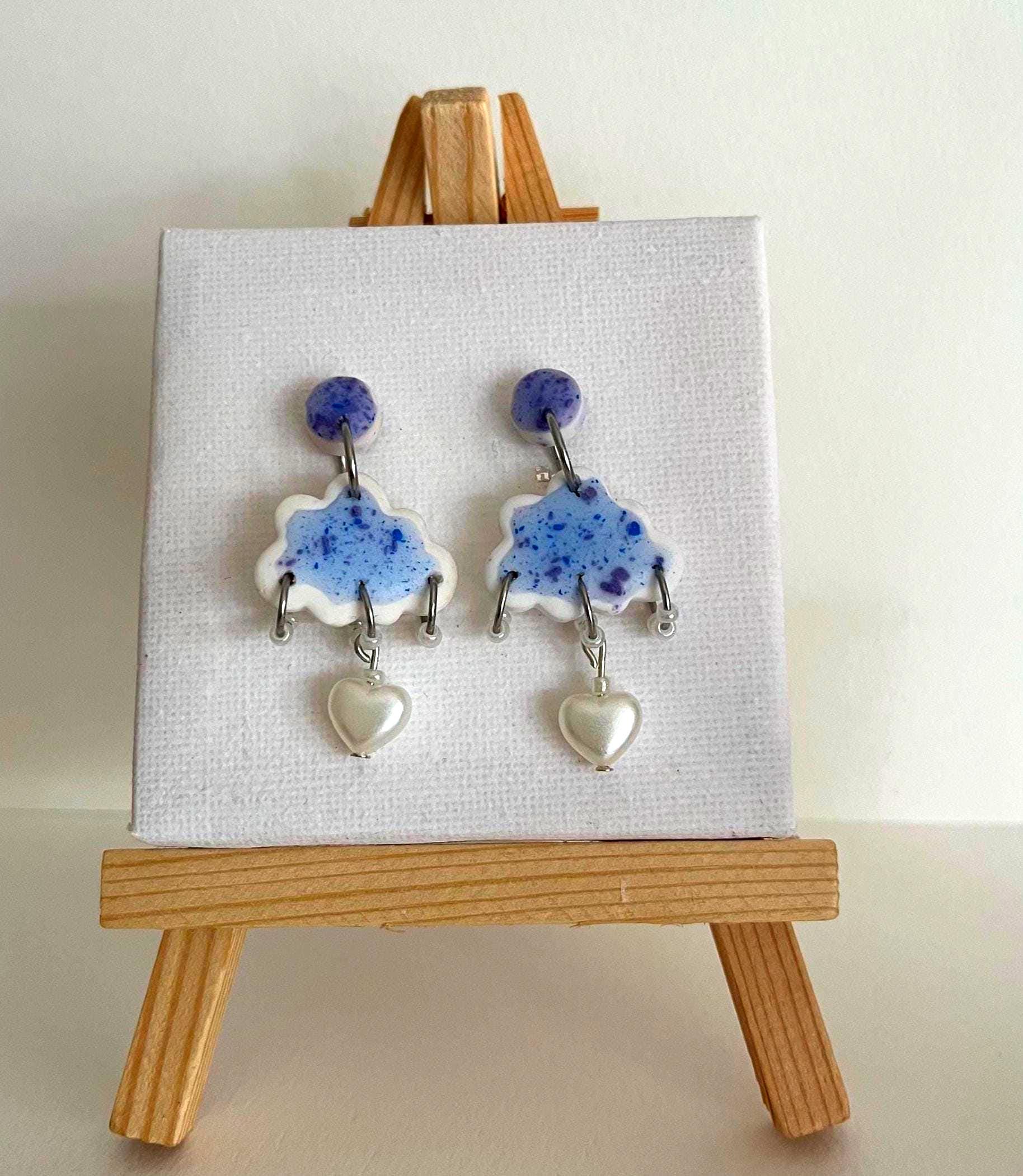 Handgemachte Wolken Ohrhänger Aus Fimo Mit Edelstahl Haken | Leichte Und Einzigartige Schmuckstücke Handgemachte Wolken Ohrhänger Aus Fimo Mit Edelstahl Haken | Leichte Und Einzigartige Schmuckstücke von ApapucharseTienda