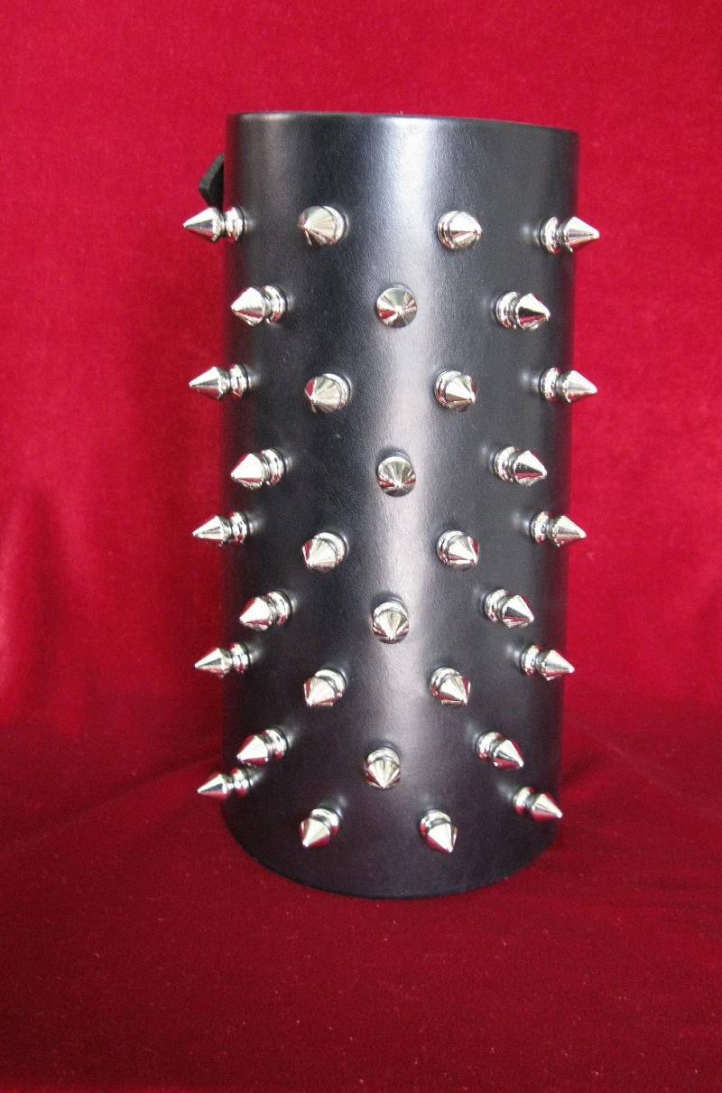 Lederhandschuh Mit Vernickelten Spikes Road Warrior Lederhandschuh Mit Vernickelten Spikes Road Warrior von ApeLeather