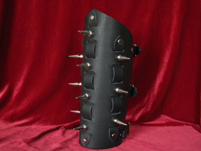 Road Warrior Schwarzer Lederhandschuh Mit Gewebten Lederriemen Und Langen Spikes von ApeLeather