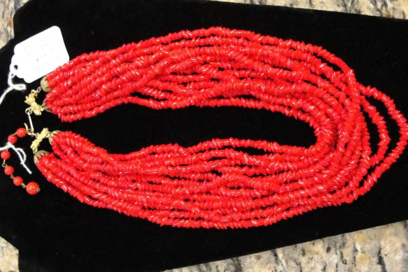 Art Deco Boho Rote Glasperlen Halskette Art Deco Boho Rote Glasperlen Halskette von Apeekinthepast