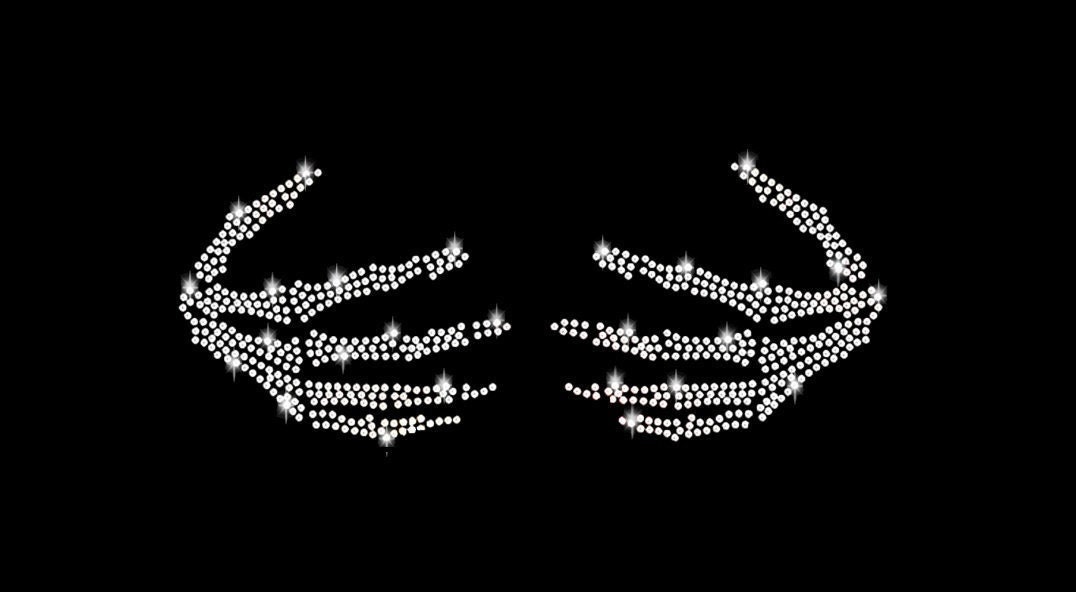 Strass Applikation Totenkopf Knochen Pirat Hände Hands Skull Bügelbild Applikationen Strasssteine Gothic Rhinestone Bones Aufbügeln Klein Strass Applikation Totenkopf Knochen Pirat Hände Hands Skull Bügelbild Applikationen Strasssteine Gothic Rhinestone Bones Aufbügeln Klein von ApfelblueteShopDE