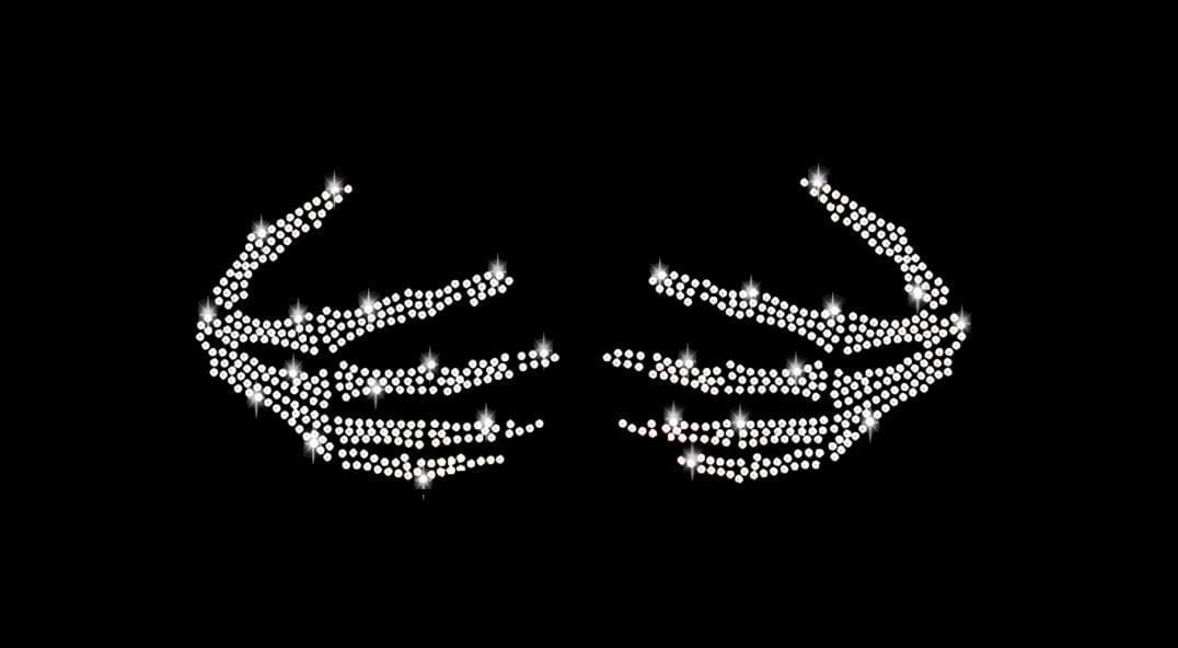 Strass Applikation Totenkopf Knochen Pirat Hände Hands Skull Bügelbild Applikationen Strasssteine Gothic Rhinestone Bones Aufbügeln Klein von ApfelblueteShopDE