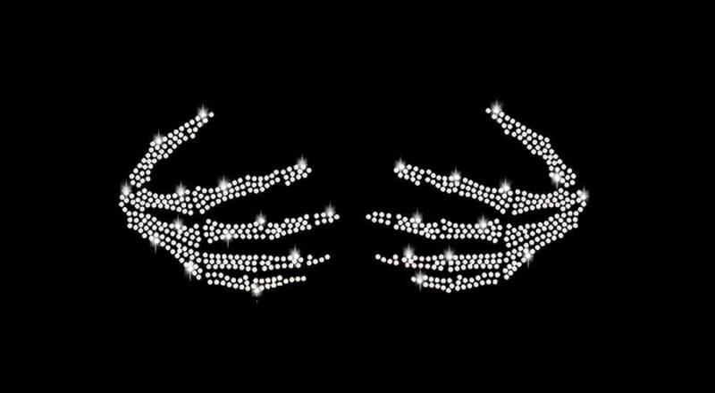 Strass Applikation Totenkopf Knochen Pirat Hände Hands Skull Bügelbild Applikationen Strasssteine Gothic Rhinestone Bones Aufbügeln Klein von ApfelblueteShopDE