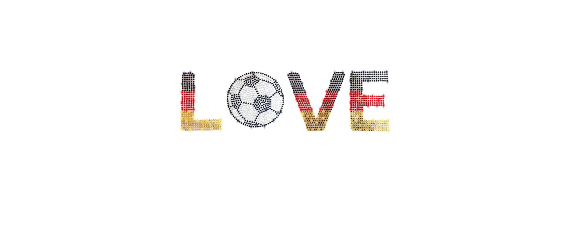 xl Strass Fussball Bügelbild Applikation Fußball Love Deutschland Germay Soccer Wm Em Fahne Flagge Liebe Hotfix Applikationen Strasssteine xl Strass Fussball Bügelbild Applikation Fußball Love Deutschland Germay Soccer Wm Em Fahne Flagge Liebe Hotfix Applikationen Strasssteine von ApfelblueteShopDE