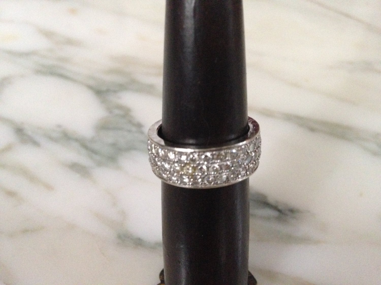 Pavé Eternity Band, 14K Weißgold, Diamant Ehering Herren, Unisex 13 Gramm, Kombiring, Größe 8, Herrenring Am Kleinen Finger Pavé Eternity Band, 14K Weißgold, Diamant Ehering Herren, Unisex 13 Gramm, Kombiring, Größe 8, Herrenring Am Kleinen Finger von AphroditesAntiques