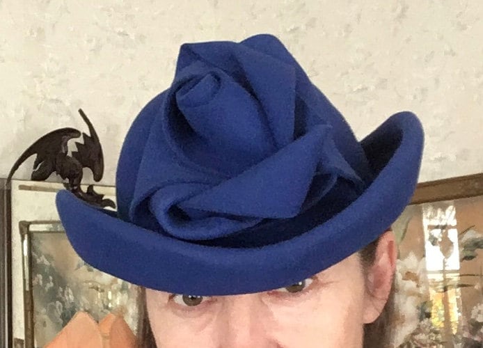 Royal Blauer Haar Filz Reithut Handgefertigter Blumen Trachtenhut von AphroditesAntiques