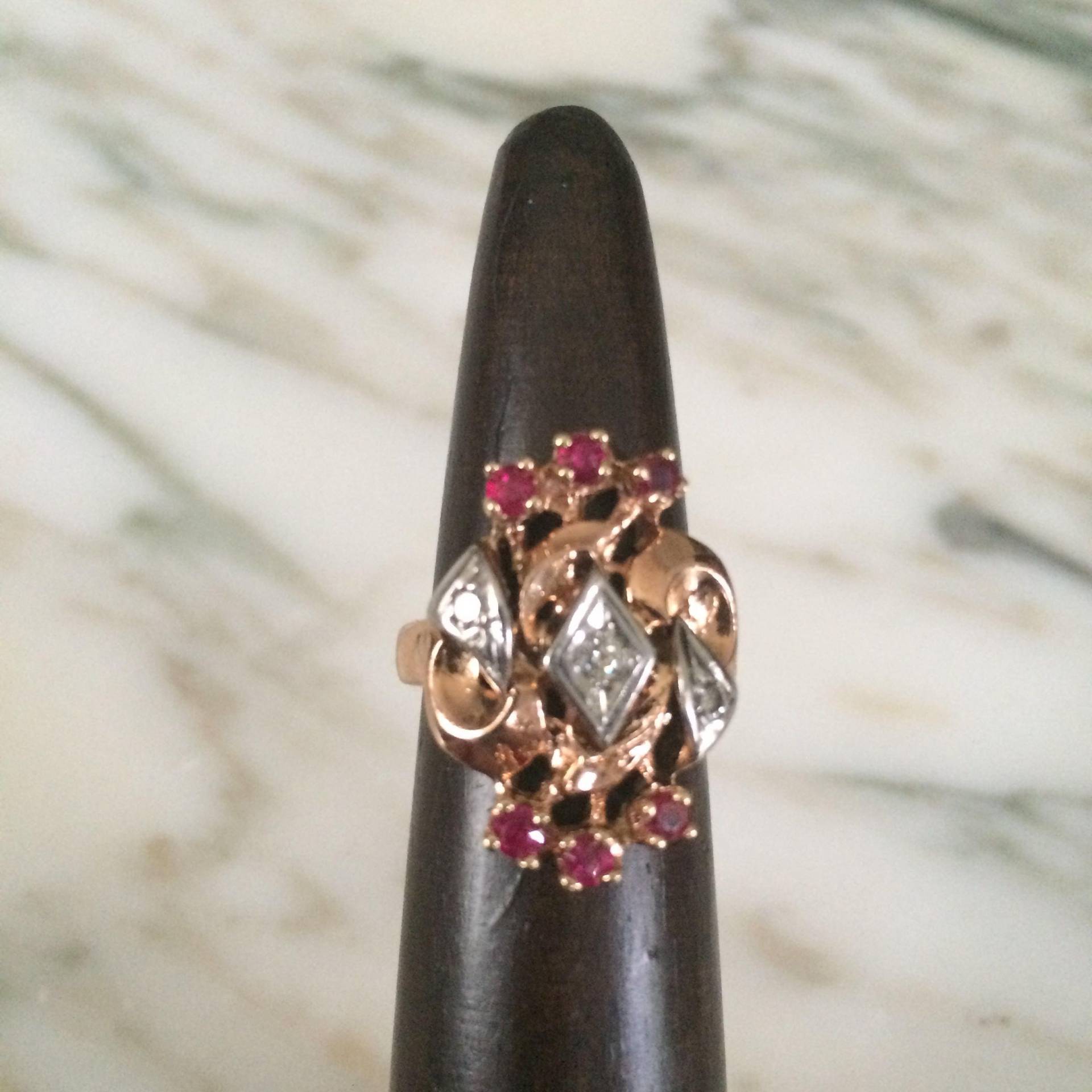 Rubinring, Roségoldring, 14K Art-Deco-Ring, Roségold-Deco, Antikes Roségold, Rubin/Diamant-Ring, 1940Er Jahre Fassung, Andenken Größe 6 Rubinring, Roségoldring, 14K Art-Deco-Ring, Roségold-Deco, Antikes Roségold, Rubin/Diamant-Ring, 1940Er Jahre Fassung, Andenken Größe 6 von AphroditesAntiques