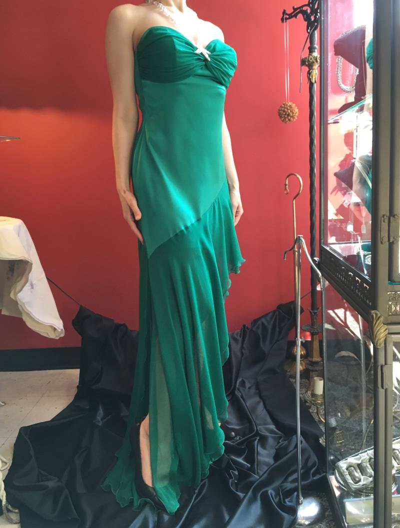 Weihnachtskleid, Smaragdgrünes Langes Kleid, Schichten Von Schere, Meerjungfrau-Kleid, Glitzernde Seestern-Kristallhalsketten-Trimmung, Größe 6 Weihnachtskleid, Smaragdgrünes Langes Kleid, Schichten Von Schere, Meerjungfrau-Kleid, Glitzernde Seestern-Kristallhalsketten-Trimmung, Größe 6 von AphroditesAntiques