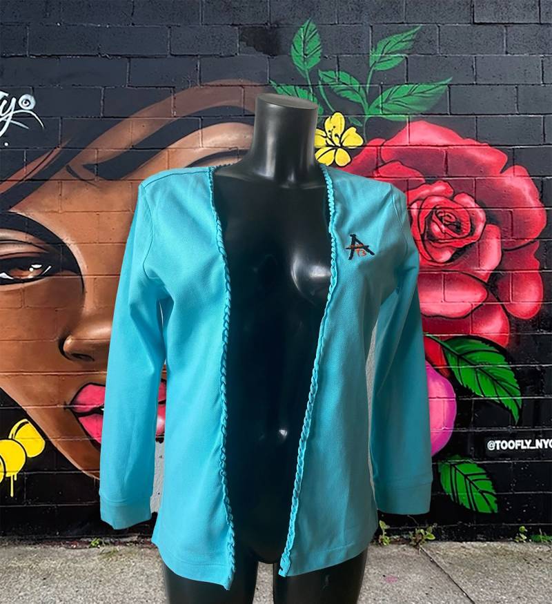 Frau Türkis 3/4 Arm Kimono-Shirt Aus Upcyceltem Polohemd - Unisex, Handmade, Offener Ausschnitt, Gesticktes Logo Apostel13 von Apostel13