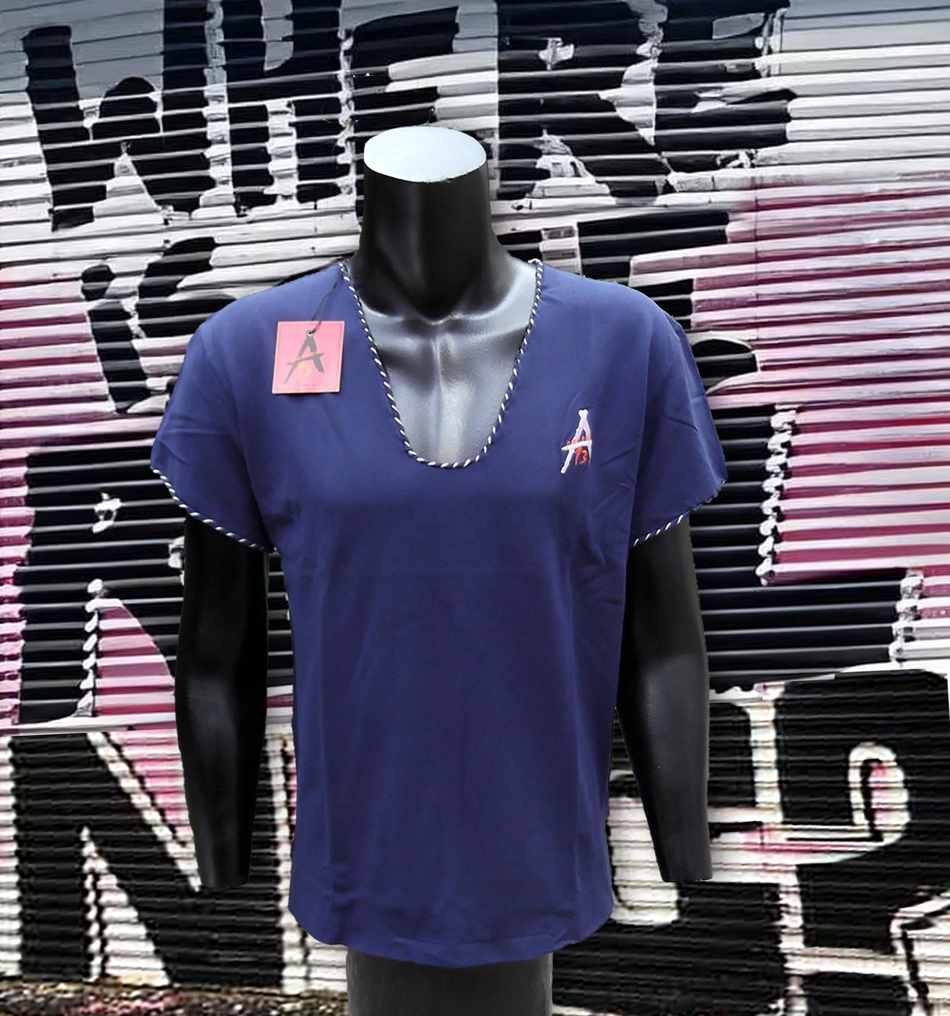 Herren Classic Poloshirt Navy Kurzarm Tiefer Ausschnitt Handmade Atmungsaktiv Mit Apostel13 Stickerei Logo Herren Classic Poloshirt Navy Kurzarm Tiefer Ausschnitt Handmade Atmungsaktiv Mit Apostel13 Stickerei Logo von Apostel13