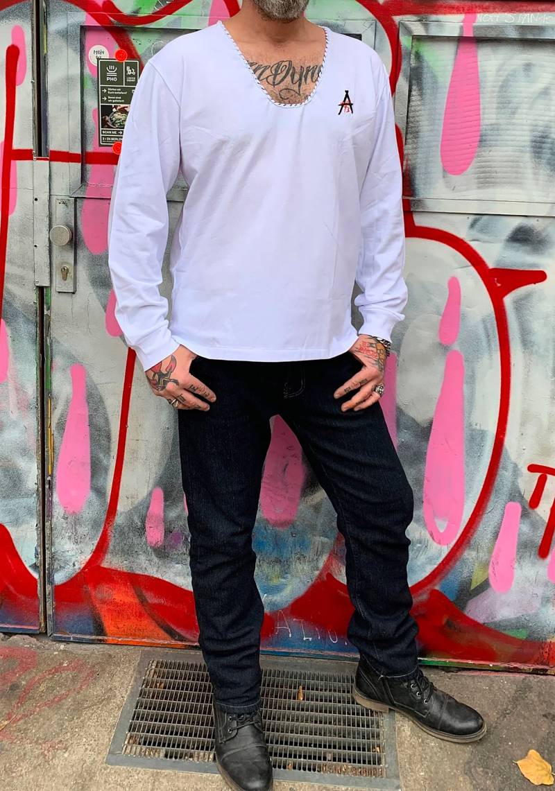 Herren Designer Weiße Langarm Shirt - Extra Tiefer Ausschnitt, Handmade, Atmungsaktiv, Mit Stickerei-Logo Apostel13, Eleganter Look in Weiß von Apostel13