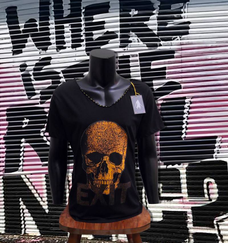 Exit Gelbe Totenkopf - Kreuz Bio Baumwolle T-Shirt Schwarz Oder Weiß Mit Tiefer Ausschnitt Handmade Skull Shirt von Apostel13