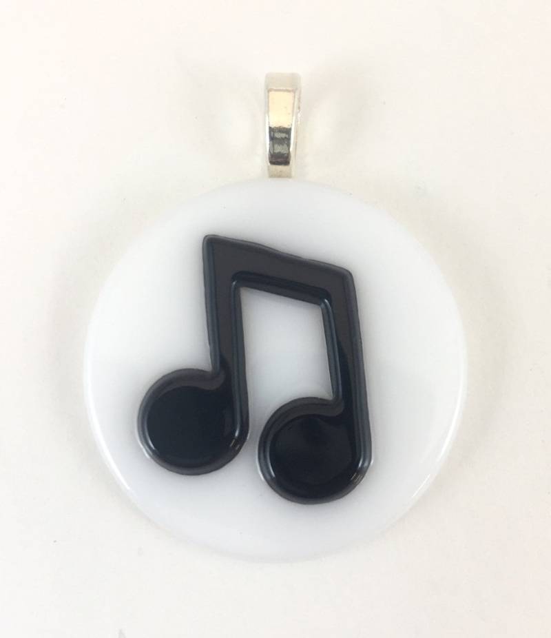 Musik Karred Acht Noten Schwarz Auf Weiß Geschmolzenes Glas Anhänger Mit Halskette Musik Karred Acht Noten Schwarz Auf Weiß Geschmolzenes Glas Anhänger Mit Halskette von AppArtGallery