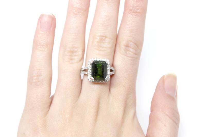 14K Grüner Turmalin Und Diamant Halo Ring, 4.50Ct, 0.70 Ctw von Appelblom