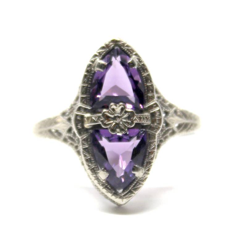Verkauf 14K Weißgold Filigree Doppelschild Förmigen Amethyst Ring Art Deco von Appelblom