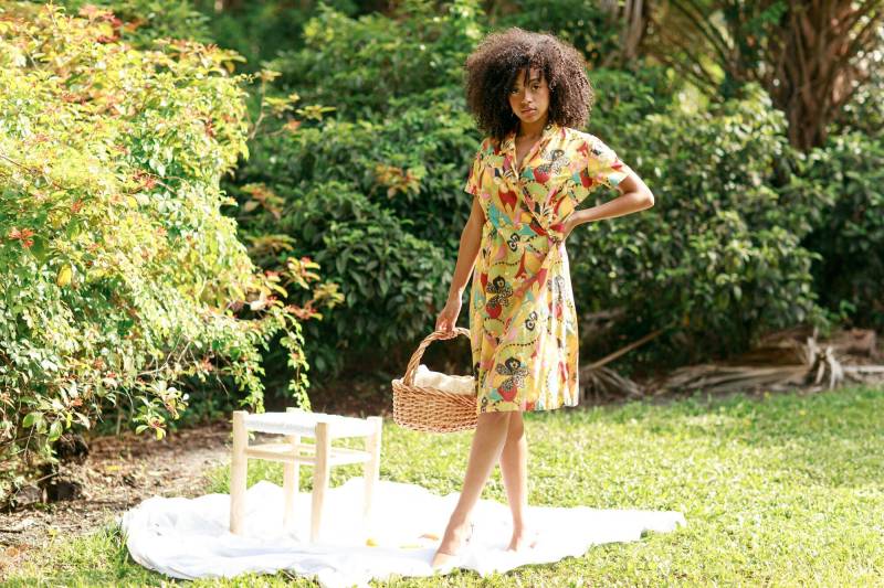 50Er Jahre Gelb Orange Multi Color Muster A-Linie Kleid Vintage Seiden Bedrucktes Wickelkleid von BranchesVintage