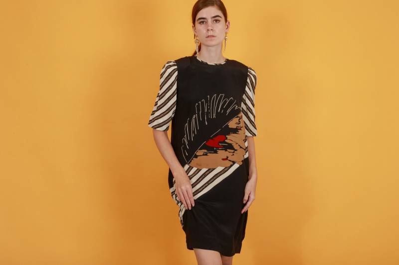 70Er Jahre Seidenkleid in Schwarz Vintage Mid Ärmel Paint Print Etuikleid von BranchesVintage