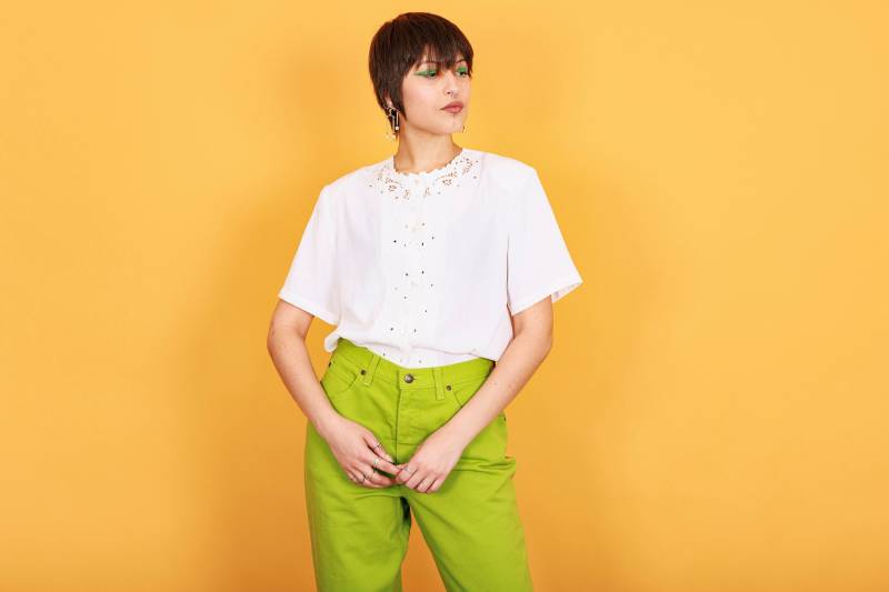 80Er Jahre Weiße Bestickte Trim Bluse Vintage Kurzarm Spitze Frühling Top von BranchesVintage
