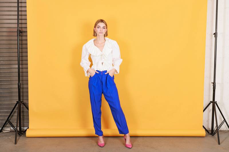 80Er Jahre Helle Royal Blau Slouchy Hose Vintage Viskose Gerade Entspannte Freizeithose von BranchesVintage