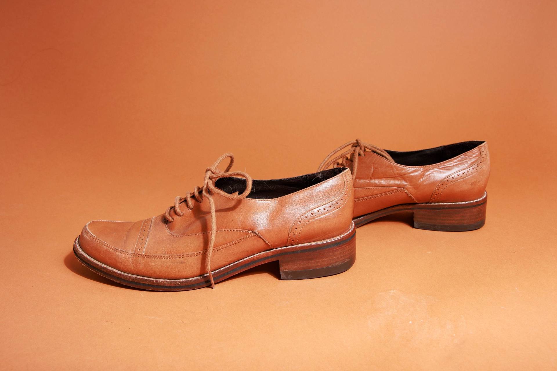 80Er Leichtes Karamell Braun Schnürung Oxfords Vintage Krawatte Leder Genähte Schuhe von AppleBranchesVintage