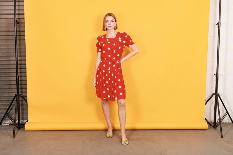 80Er Jahre Rot Weiß Gepunktetes Etuikleid Vintage Kurz Ärmel Drop Waist Swing Kleid von BranchesVintage