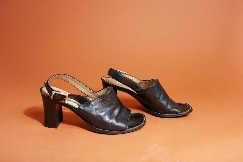 80Er Schwarz Strappy Square Toe Heels Vintage Verstellbar Leder Grobstrick Fersen Schuhe von BranchesVintage