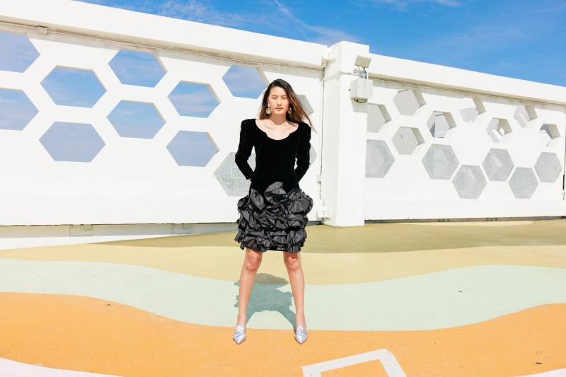 80Er Jahre Schwarz Samt Statement Cocktail Kleid Vintage Langarm Rüschen Elegantes Designer von BranchesVintage