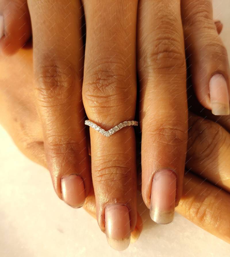 Moissanite Gebogener Ehering Silber, Chevron Eheringe Frauen, Bandring, Enhancer Ring, Wraps Für Stapelbares Band von AppleFineJewels