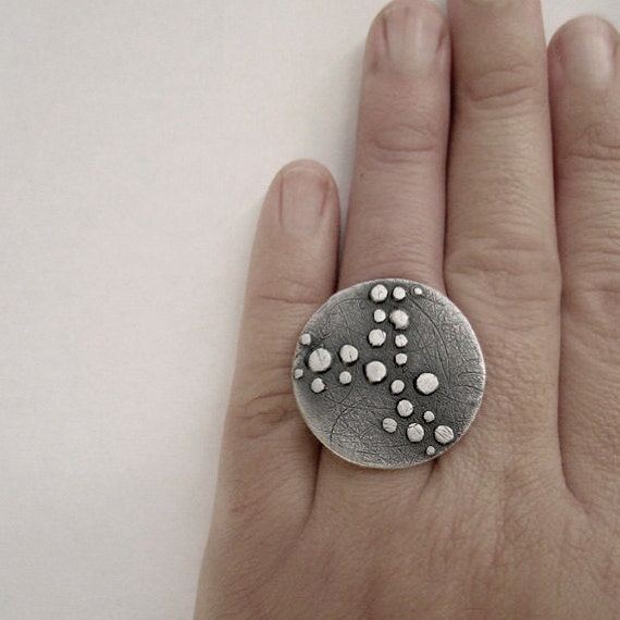 Kreis-Ring Aus Oxidiertem Sterlingsilber Verstellbares Dot-Motiv Kreis-Ring Aus Oxidiertem Sterlingsilber Verstellbares Dot-Motiv von AppleNamedD