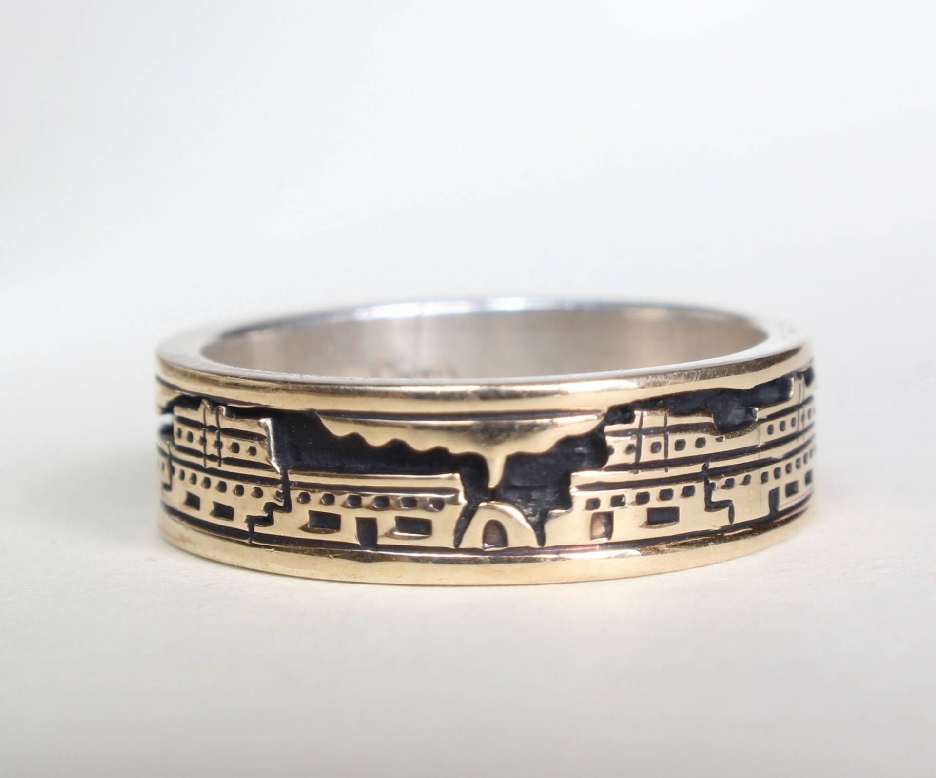 Santa Fe Adobe Panorama Ring 14K Sterling Silber Mm Rogers 11.5Us Santa Fe Adobe Panorama Ring 14K Sterling Silber Mm Rogers 11.5Us von Appleloosa