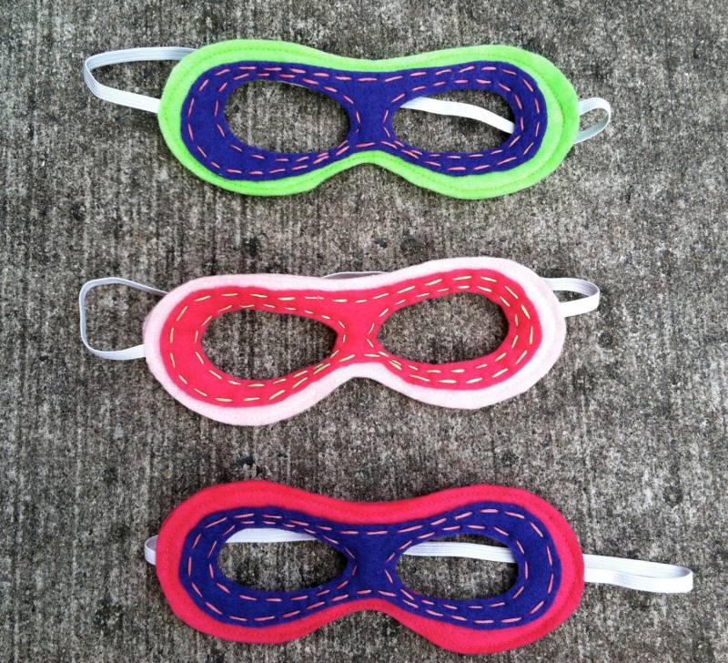 Handgemachte Bestickte Eco-Filz Superhelden-Masken von ApplesauceLLC