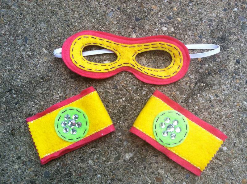 Mädchen Superheld Maske Und Manschetten-Customize - Accessoire-Superheld Dress Up Party von ApplesauceLLC