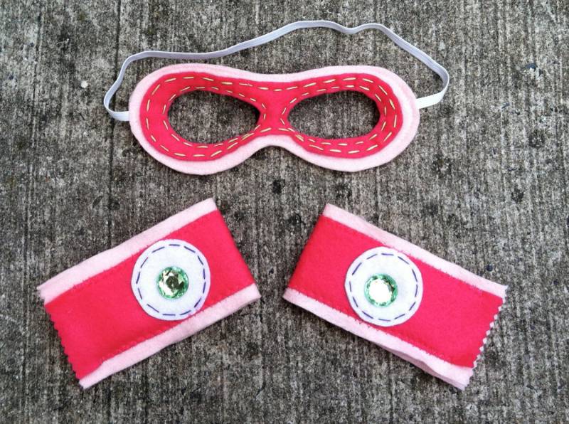 Mädchen Superhelden Maske Und Manschetten von ApplesauceLLC