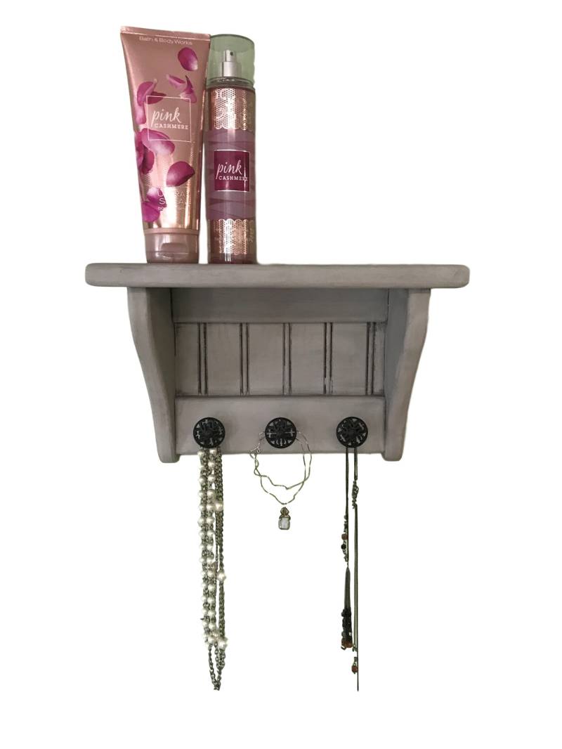 Holzregal Mit Schmuckständer, Farbe Grau Antik Finish von AppletreeWoodcrafts