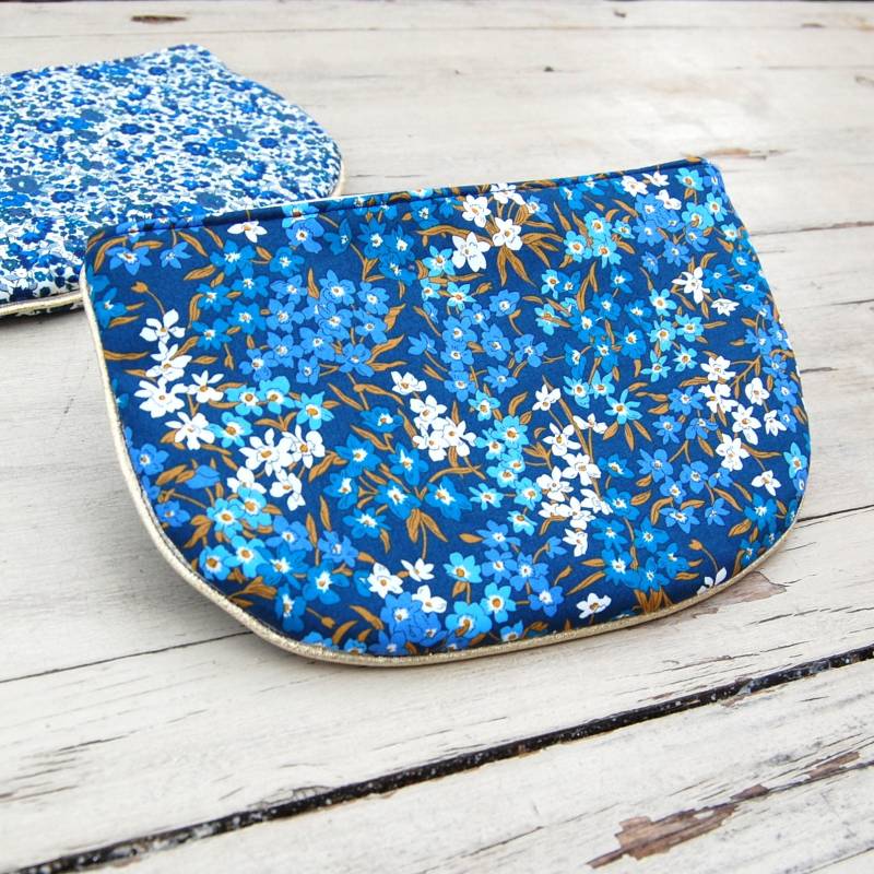 Federmäppchen Aus Fleece in Liberty-Blau Und Goldrand - Ideales Täschchen Für Ihre Persönlichen Gegenstände Liberty-Beutel After The Beach von ApresLaPlage